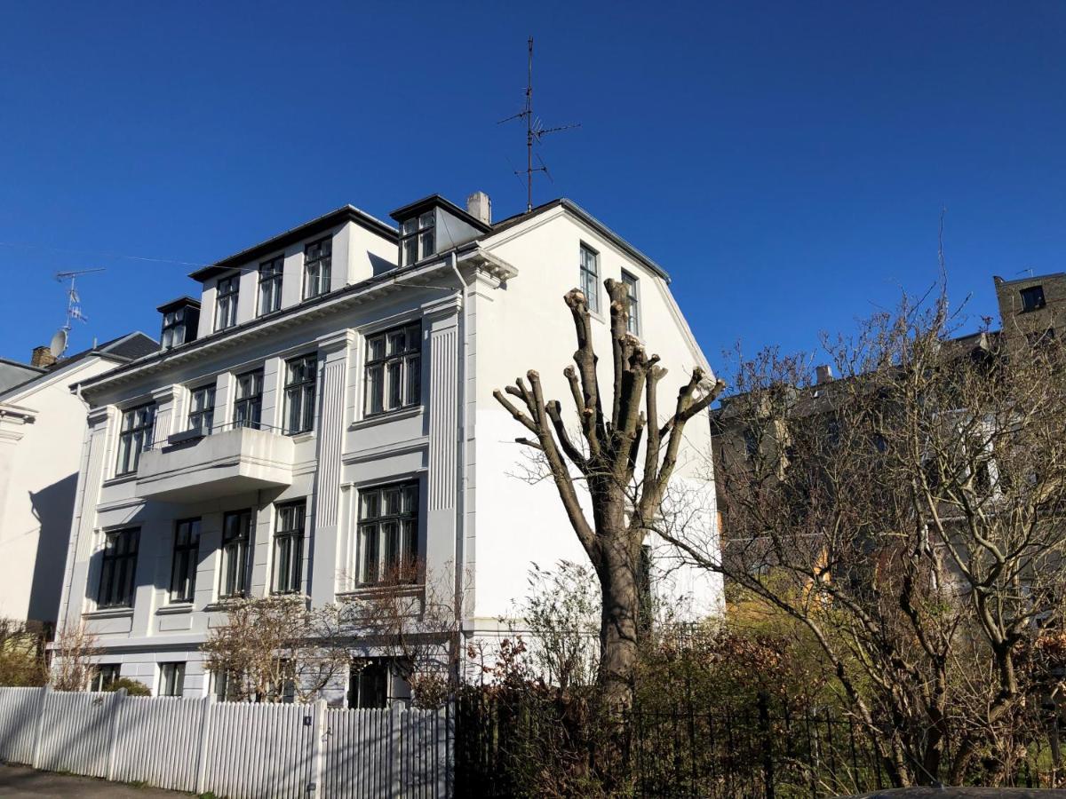 Rooms In Quiet White Villa Apartment Hortensiavej 8 On Frederiksberg C Copenhaga Exterior foto